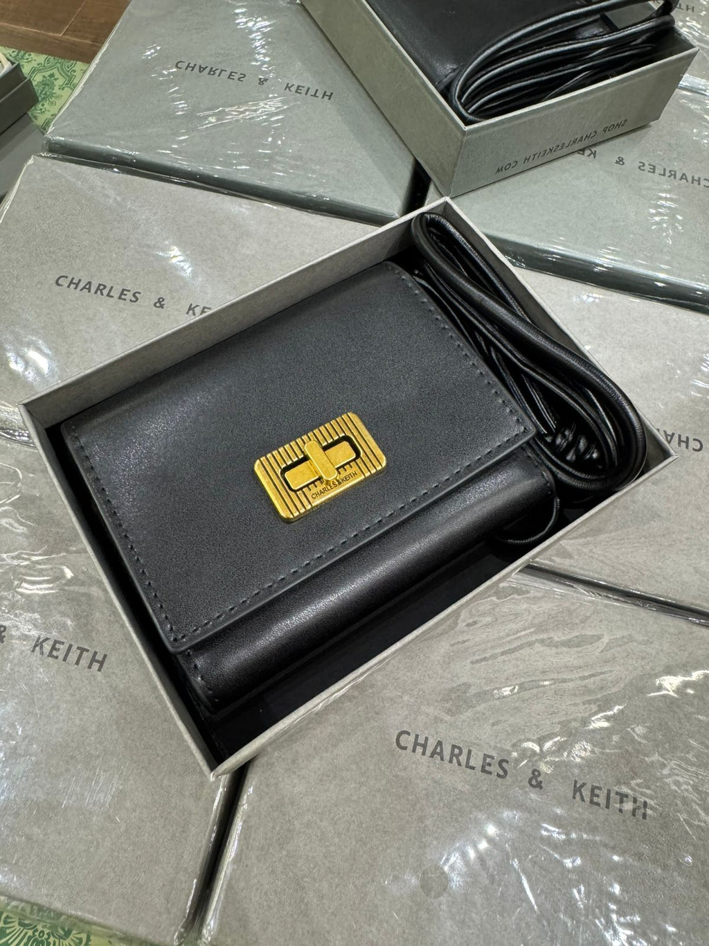 Edna Turn-Lock Wallet