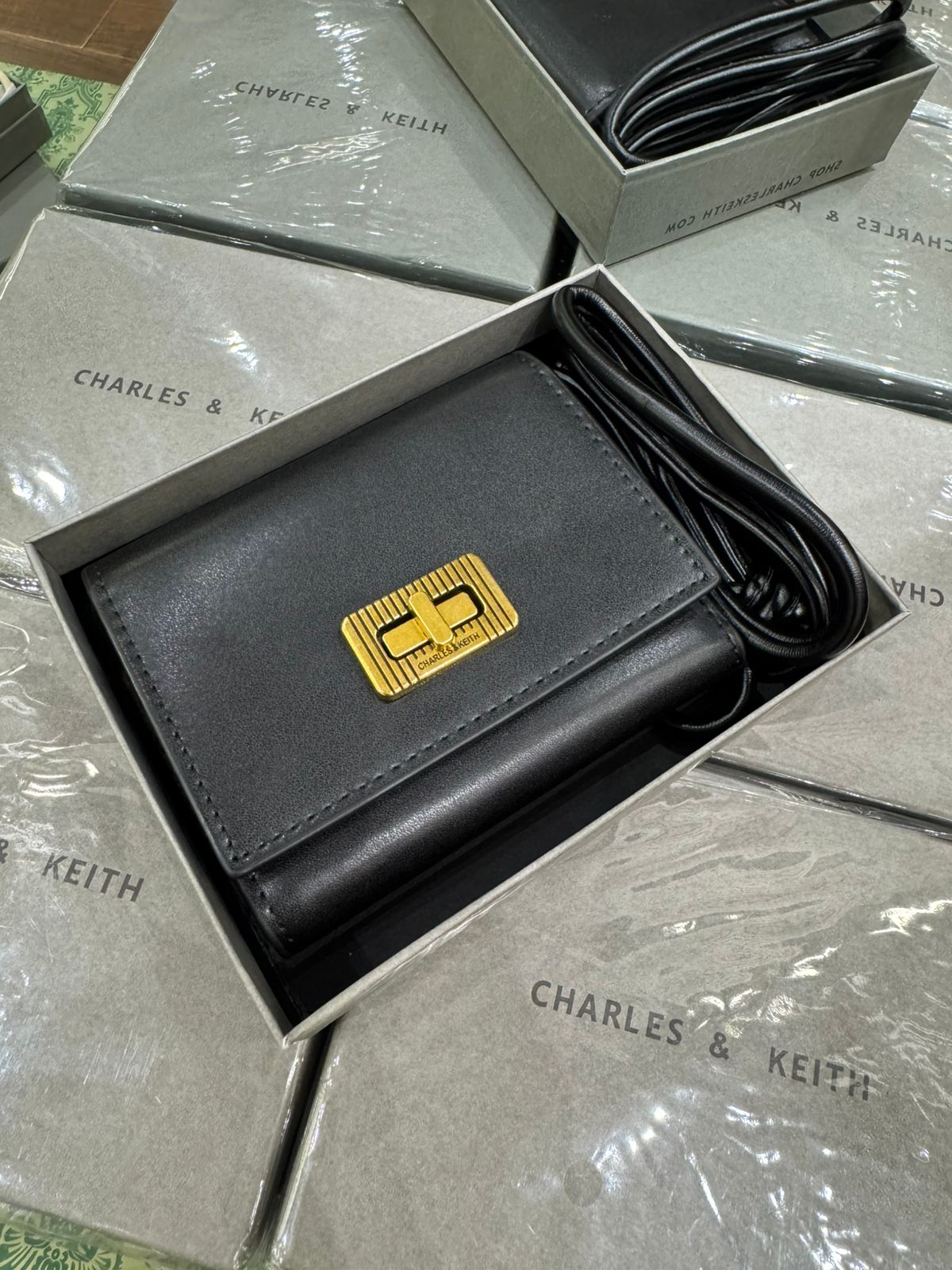 Edna Turn-Lock Wallet