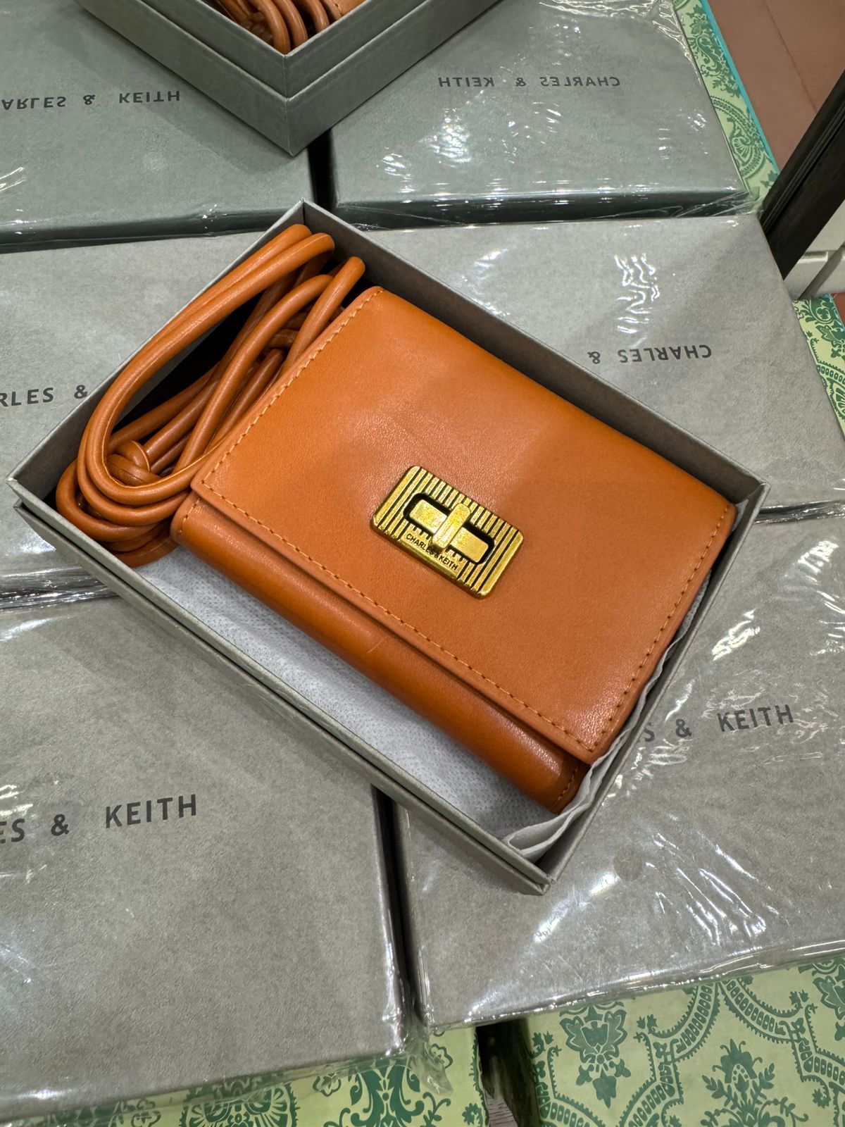 Edna Turn-Lock Wallet