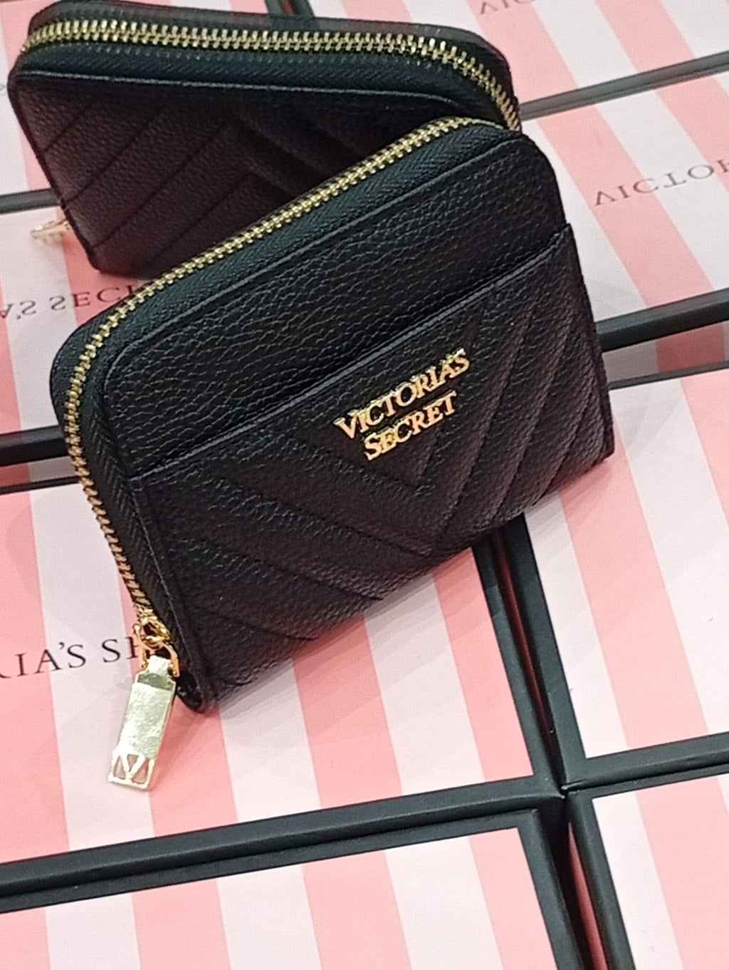 Pebbled Zip Card Wallet