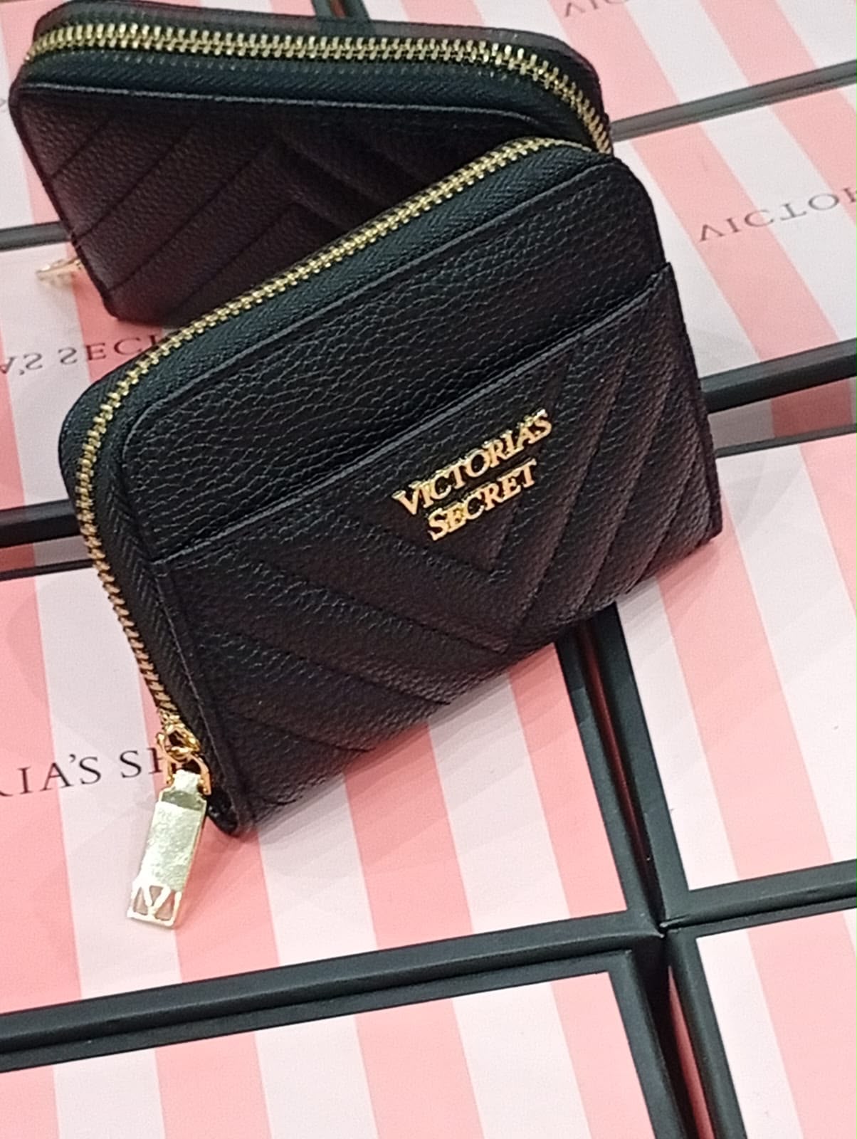 Pebbled Zip Card Wallet