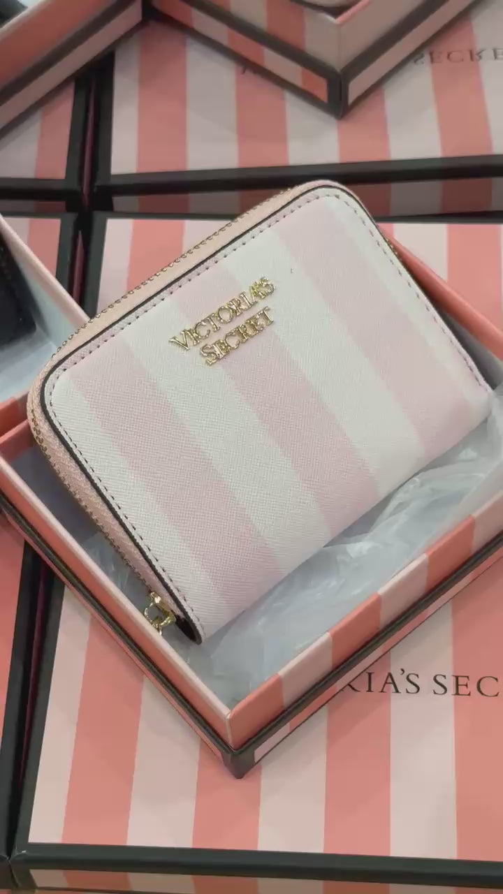 Pebbled Zip Card Wallet
